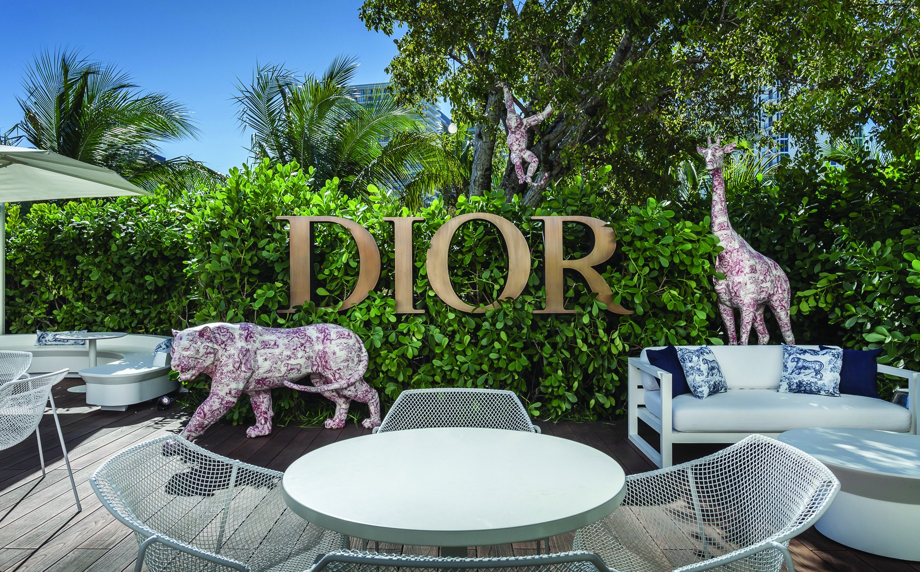 Dior Café sirve moda y bebidas