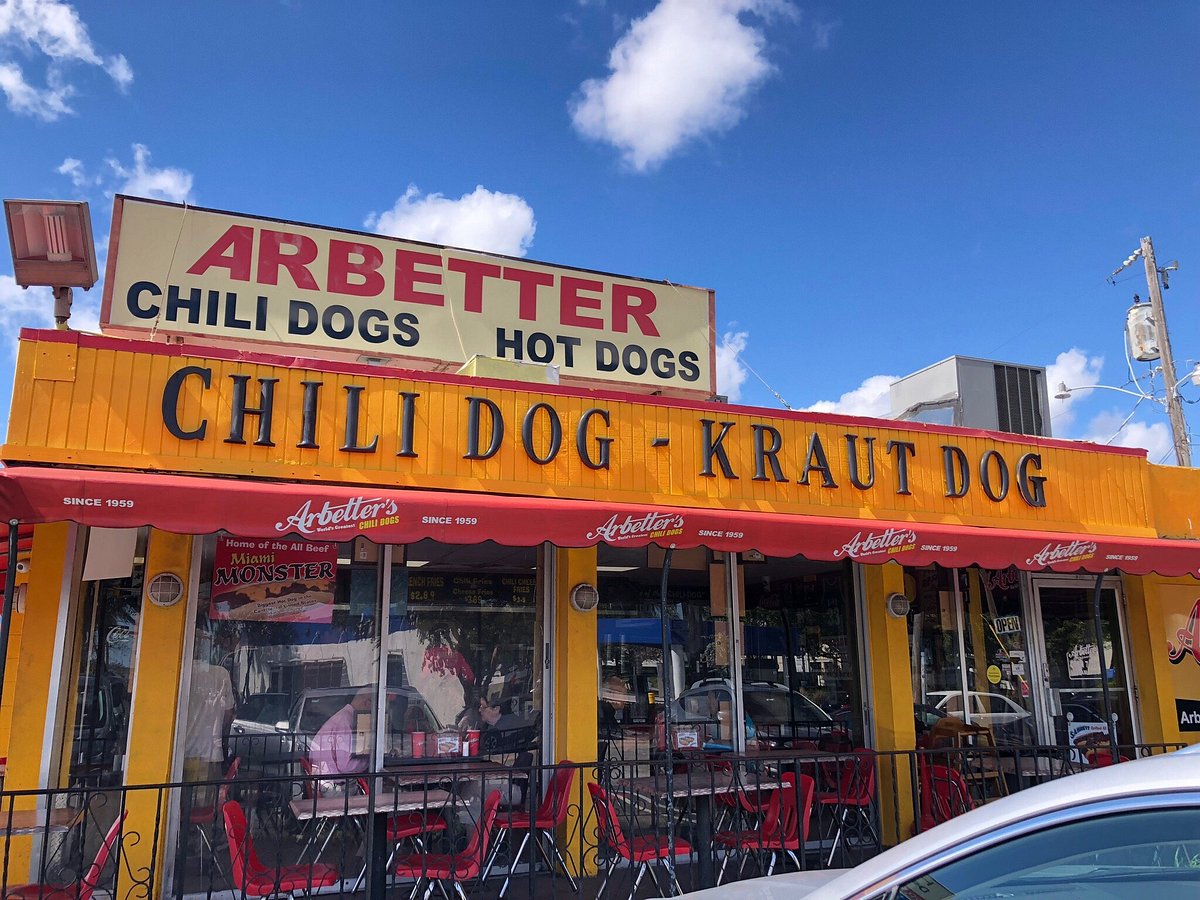 Arbetter’s sirve los hot dogs clásicos de Miami