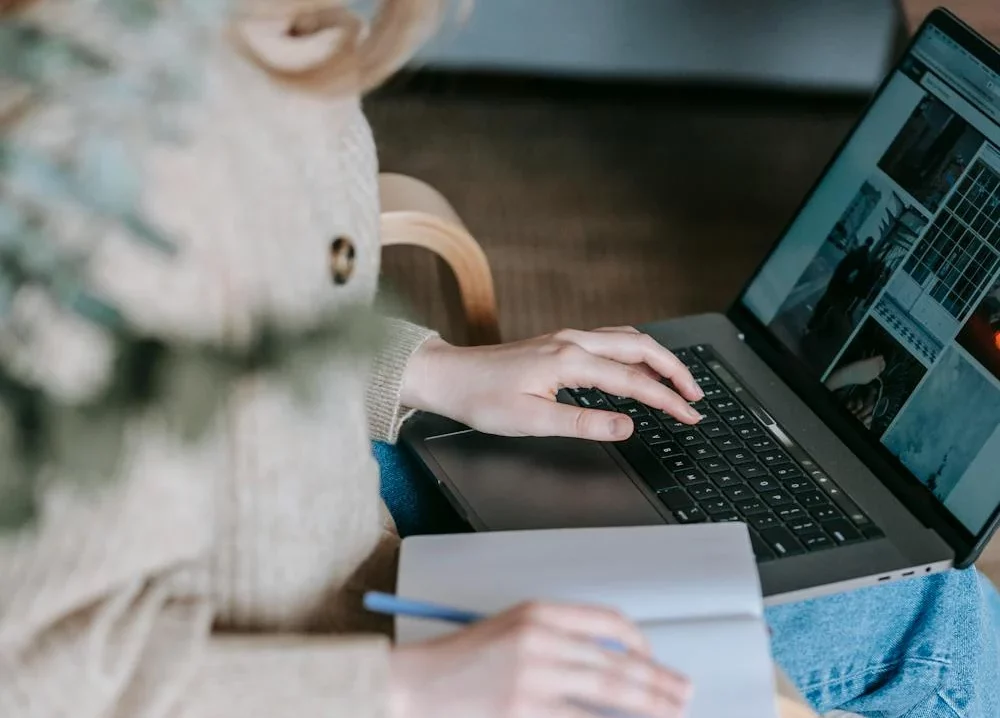 Rompe el Síndrome de la Mujer Superocupada. Deja de glorificar la “productividad tóxica” y aprende a vivir en el equilibrio.